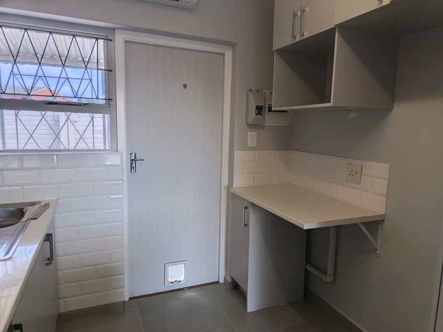To Let 2 Bedroom Property for Rent in Wavecrest Eastern Cape